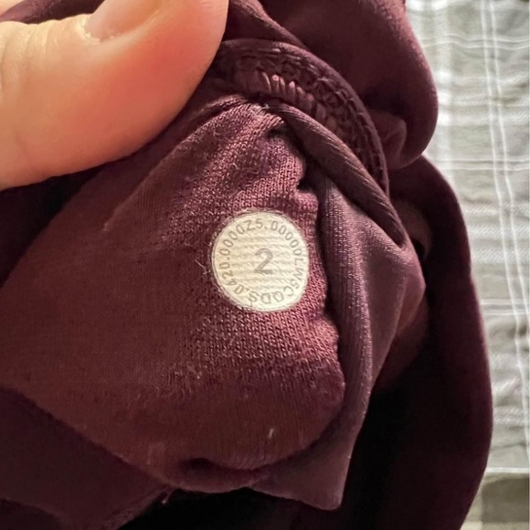 Lululemon Size 2 Merlot - Picture 6 of 6